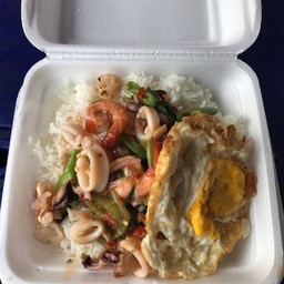 เจี๊ยบตามสั่งหลังคาแดง