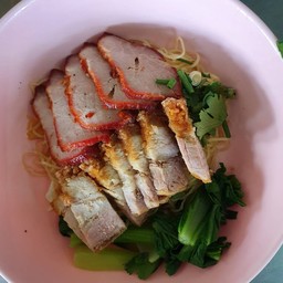 บะหมี่เกี้ยวหมูแดงหมูกรอบ