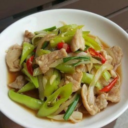 ผัดพริกหยวกกับข้าว