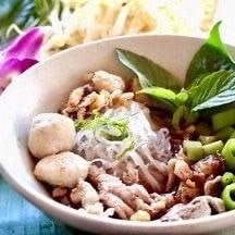 เส้นหมี่ เนื้อ น้ำตก