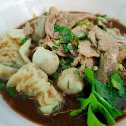 ก๋วยเตี๋ยวป้าแมกซ์ สุขุมวิท ซอย 4