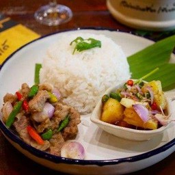 [อร่อยซ่ากับโค้ก] ข้าวหมูผัดกะปิยำสับปะรด +  โค้ก ออริจินัล (กระป๋อง) 