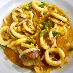 ผัดไข่เค็มกับข้าว