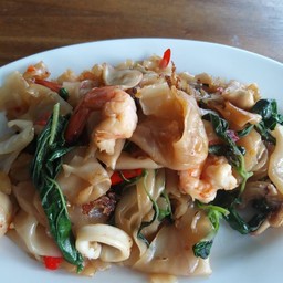 เส้นใหญ่ขี้เมาทะเล + น้ำเก๊กฮวย