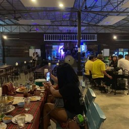 บรรยากาศดีมากค่ะ
อาหารอร่อยร้องเพลงคาราโอเกะฟรีทุกค่ำคืน