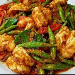 ข้าวผัดพริกแกงทะเล