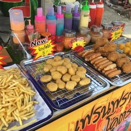 มีเฟรนฟราย นักเก็ตไก่ ไส้กรอกไก่หนังกรอบ น่องไก่กรอบ ชีสบอล