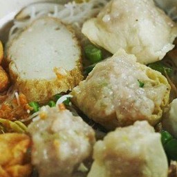 พี่ยาก๋วยเตี๋ยวแคระ ต้มยำ เย็นตาโฟ (ปากซอยวัดตะกล่ำ)  ซ.เฉลิมพระเกียรติ ร.9 22