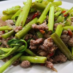 ผักบุ้งผัดกะปิหมูสับ