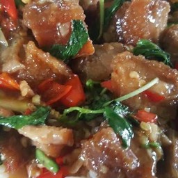 กะเพราหมูกรอบ