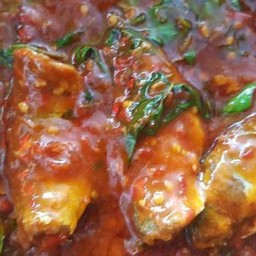 ผัดกะเพราปลากระป๋อง