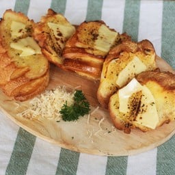 ขนมปังกระเทียมชีส