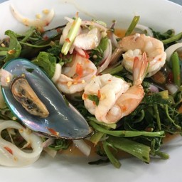 ยำกระเฉดทะเล