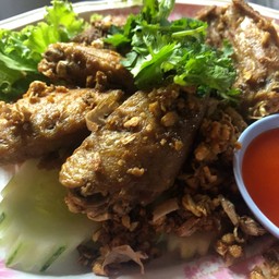 ปีกไก่ทอดกระเทียม