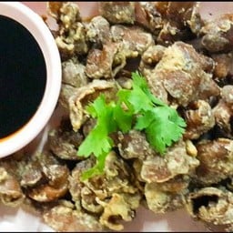 ไส้หมูพะโล้ทอด