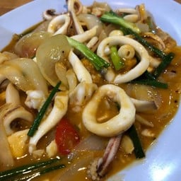 ปลาหมึกผัดไข่เค็ม
