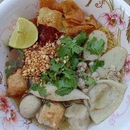 เส้นเล็กน้ำต้มยำ