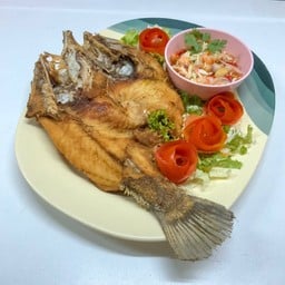 ปลากะพงทอดน้ำปลา (ปลาต้องใช้เวลาทอด15-20นาทีนะคะ)