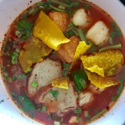 ก๋วยเตี๋ยวลูกชิ้นปลาเย็นตาโฟ