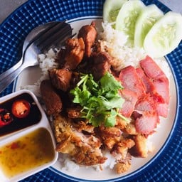 ข้าวหน้าหมูสามสหาย (แดง+กรอบ+อบ)