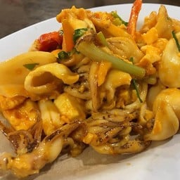 ปลาหมึกผัดไข่เค็ม