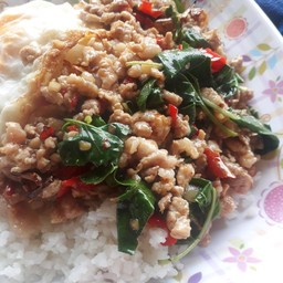 กะเพราหมูสับ(กับข้าว)