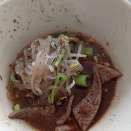 ก๋วยเตี๋ยวเรือหมูนำ้ตก ธรรมดา