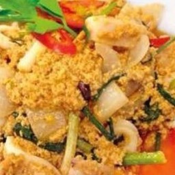 ปลาหมึกผัดผงกะหรี่