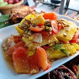 ส้มตำข้าวโพดไข่เค็ม