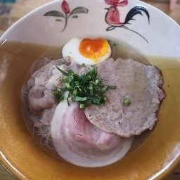 ก๋วยเตี๋ยวหมูสามสหายน้ำใส