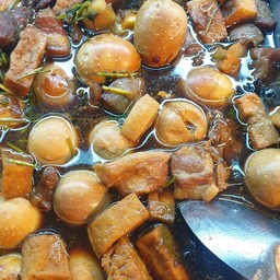 เสน่ห์ข้าวแกงคุณยาย ตลาดบางใหญ่