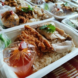 ข้าวกล่องเขาก็รับทำ ข้าวมันไก่ต้ม ทอด