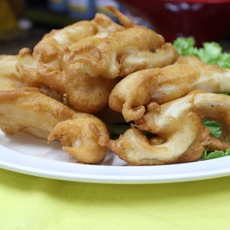 ปลาหมึกชุบแป้งทอด