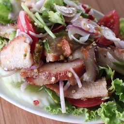 ยำคอหมูย่าง