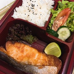 [อร่อยซ่ากับโค้ก] ชุดเเซลมอนย่างเกลือ +  โค้ก ออริจินัล (ขวด) 