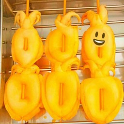ปลาหมึกย่างเบนซ์ซ่า ตลาดหทัยมิตร หน้าร้านทองตลาดหทัยมิตร