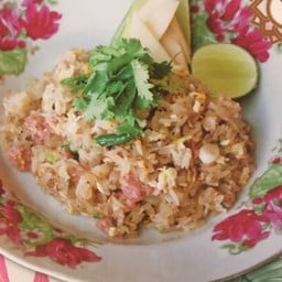 ข้าวเหนียวผัดแหนมและเบคอน