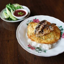 ข้าวไข่เจียวชะอม ปลาทูทอดและน้ำพริกกะปิ