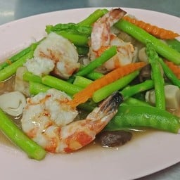 หน่อไม้ฝรั่งผัดกุ้ง