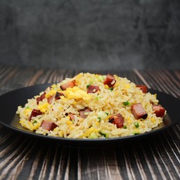 ข้าวผัดหมูแดง