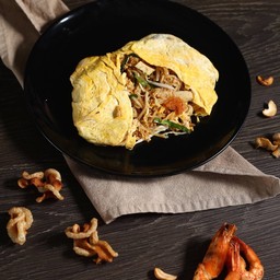 ผัดไทเส้นจันห่อไข่ (ไม่เผ็ด)
