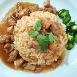 เพลิน หมูทอดน้ำปลา ข้าวหน้าไก่