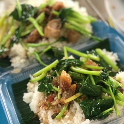 คะน้าหมูกรอบ (เป็นกับ)