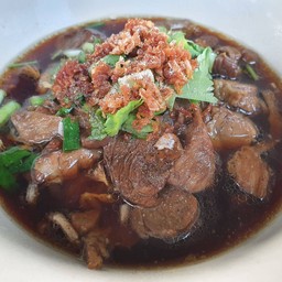 ก๋วยเตี๋ยวหมูตุ๋น