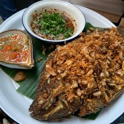 ปลานิลทอดเกลือยำมะเขือเผา