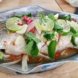 ปลากะพงนึ่งมะนาว