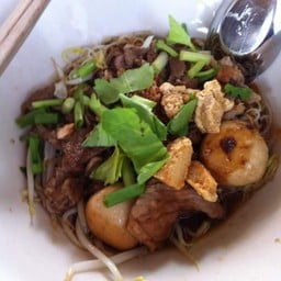 ก๋วยเตี๋ยวแห้งซีอิ๊ว(แห้งของน้ำตก)