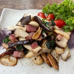เห็ดผัดเบคอน พริกไทยดำ