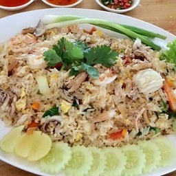 ข้าวผัดปู กลาง