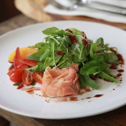 สลัดแซลม่อนรมควัน